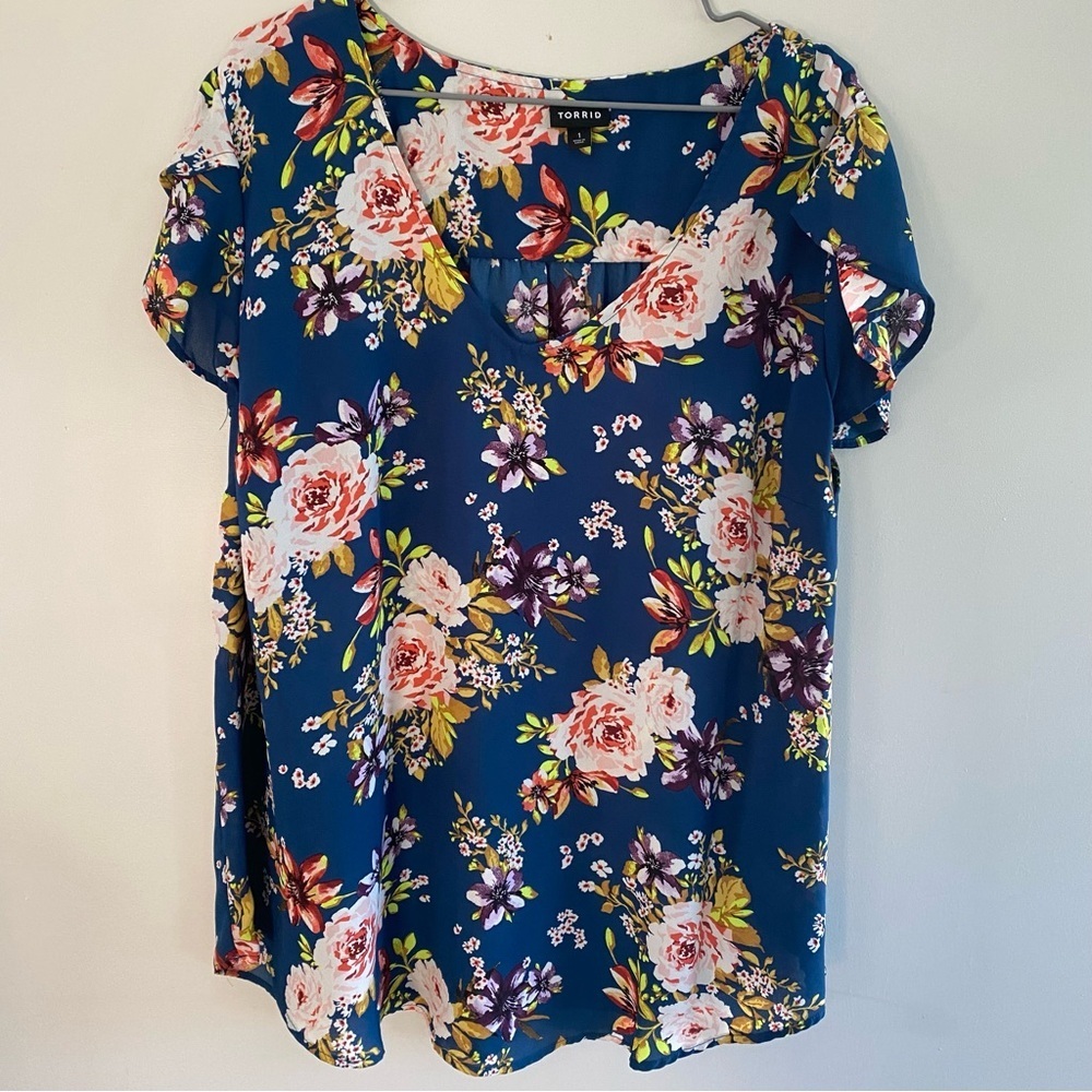 torrid Blue Floral Short Sleeve Blouse